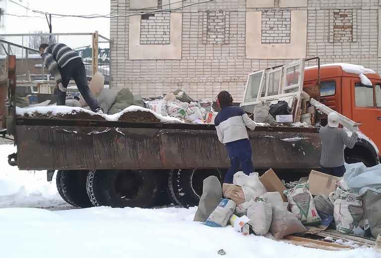 Вывоз мусора из квартиры с грузчиками из Москва в посёлок подсобного хозяйства Воскресенское
