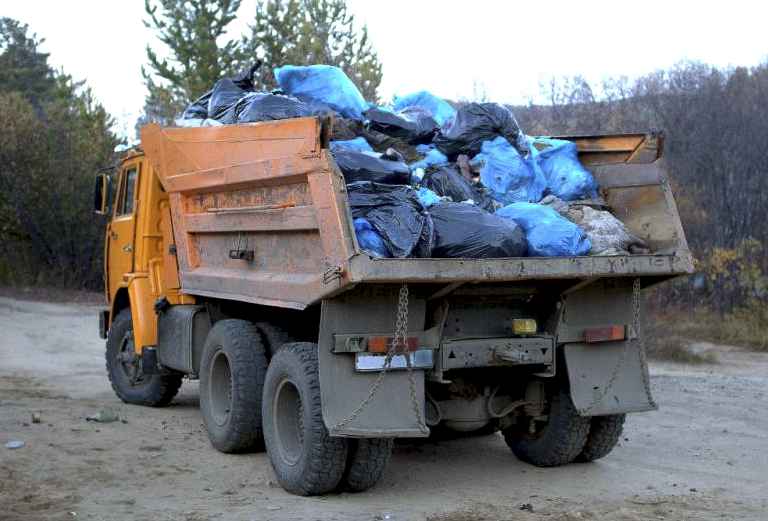 Вывоз бытового мусора дешево по Севастополю